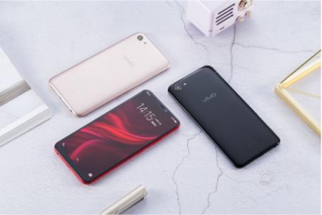 vivo Y81s圖賞：全新全面屏＋AI攝影，顏值與實力兼?zhèn)?/></p><p>Y81s 后置鏡頭擁有1300萬像素，支持自動對焦。支持慢鏡頭、延時攝影、動態(tài)照片、美顏、專業(yè)拍照、濾鏡功能，也支持超清畫質拍攝，攝影和拍照都表現(xiàn)不俗。</p><p align=