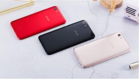 vivo Y81s圖賞：全新全面屏＋AI攝影，顏值與實力兼?zhèn)?/></p><p>vivo Y81s采用先進的八核12納米制程芯片，輔以3GB RAM+ 64GB ROM 組合，最高支持256G存儲卡擴展。此外，它還搭載 3260mAh 大容量電池，基于低功耗芯片和系統(tǒng)層面 <a href=