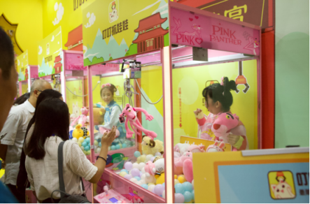 叮叮抓娃娃亮相GTI廣州展，美女娃娃機引爆全場