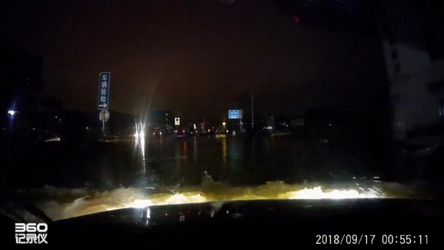 360行車(chē)記錄儀記錄臺(tái)風(fēng)“山竹”入境 多種道路險(xiǎn)情需注意