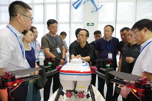 黑龍江省30余縣（市、區(qū)）長(zhǎng)蒞臨天鷹兄弟考察