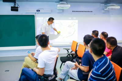 課堂新體驗(yàn) 愛(ài)普生“智慧校園大篷車(chē)”正式啟動(dòng)