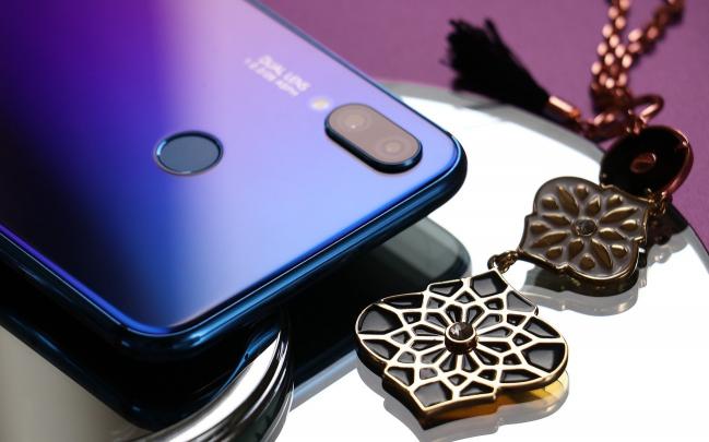 讓關(guān)曉彤閃耀時(shí)裝周的華為nova3i，現(xiàn)推出6GB+128GB版供你暢快爽玩