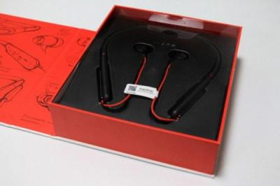 1MORE便攜頸掛電競耳機，聽聲辨位帶你天天吃雞