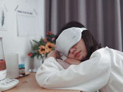 旅行必備黑科技好物 為啥半個(gè)小紅書圈狂曬Aika石墨烯眼罩？