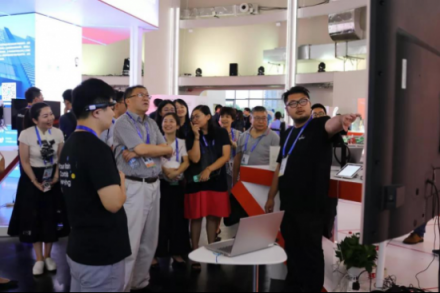 意念控制要成真？BrainCo成上海人工智能展的網(wǎng)紅展位！