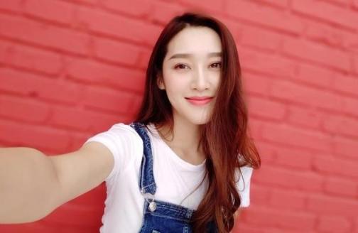 老外嫌棄新iPhone美顏太假？那他們可能沒(méi)用過(guò)這款國(guó)產(chǎn)手機(jī)