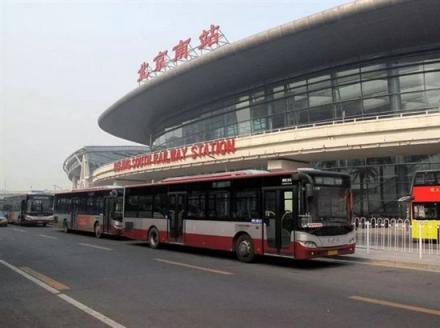 游客遠(yuǎn)道而來(lái)“難求一面”，崔永元開面館獲追捧