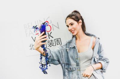 時尚服裝搭配，降溫后深秋季節(jié)的吸睛妙招