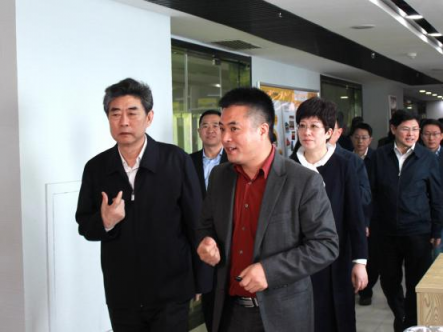 安徽省委常委、常務副省長鄧向陽、合肥市市長凌云一行蒞臨天地精華調(diào)研指導