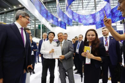 FlexPai柔派高交會再添鐵粉，柔宇CEO劉自鴻親自演示