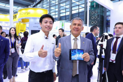 FlexPai柔派高交會再添鐵粉，柔宇CEO劉自鴻親自演示