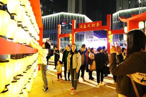 斗魚(yú)首屆文化節(jié)融入國(guó)風(fēng)元素，“直播+”體系日趨成熟