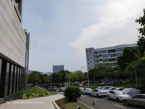 OPPO Find X、美圖T9拍照手機(jī)怎么選？請看妹紙自拍評測