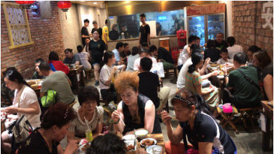 能在燒烤店遍地的武漢站穩(wěn)腳跟，這家店只用了1招！