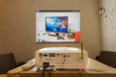 年末不減速！明基BenQ智能商務(wù)E580開啟倍速模式