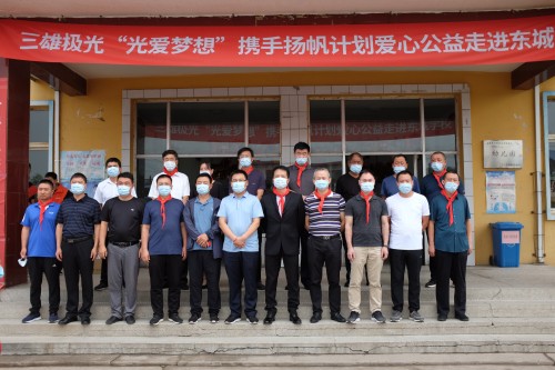 央視關(guān)注！三雄極光助力教育扶貧 點亮求學(xué)夢
