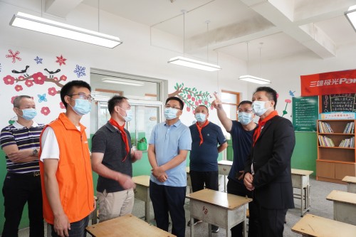 央視關(guān)注！三雄極光助力教育扶貧 點亮求學(xué)夢