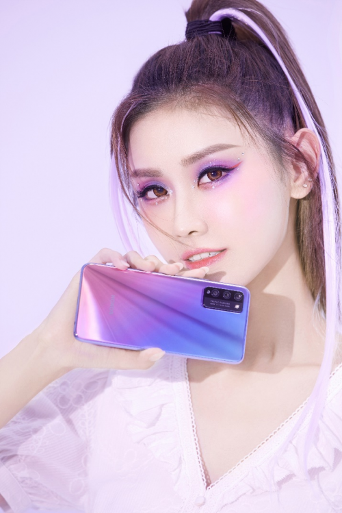 榮耀30青春版攜手完美日記打造彩妝大片，破圈聯(lián)動開啟5G炫彩青春