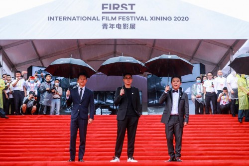 海信視像“拍了拍”你，快來看FIRST電影展星光紅毯！