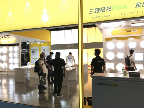 火力全開(kāi)！三雄極光亮劍全球五金第一展