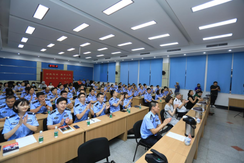 寫出《朝陽警事》的閱文大神作家卓牧閑 亮相2020上海書展公安文保專場(chǎng)