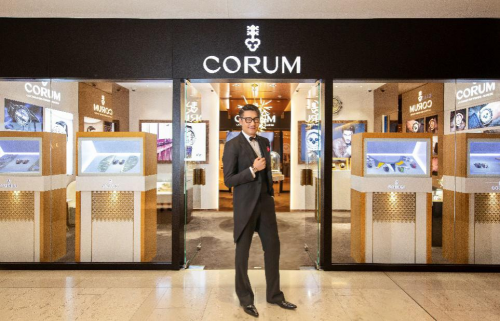 CORUM昆侖表北京王府中環(huán)店，“一日店長”胡兵先生誠邀貴賓體驗