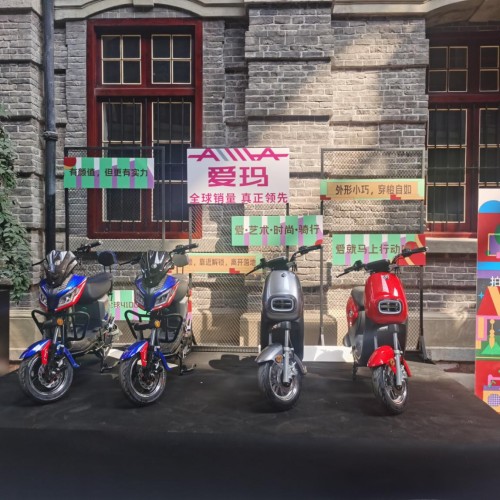 以時(shí)尚著稱的愛瑪，這次到武漢都做干了什么？