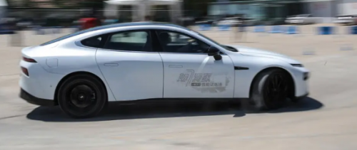 小鵬P7行不行？小鵬汽車靠譜嗎？比一比就知道了！