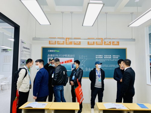 三雄極光再征教裝展 “西引力”大爆發(fā)！