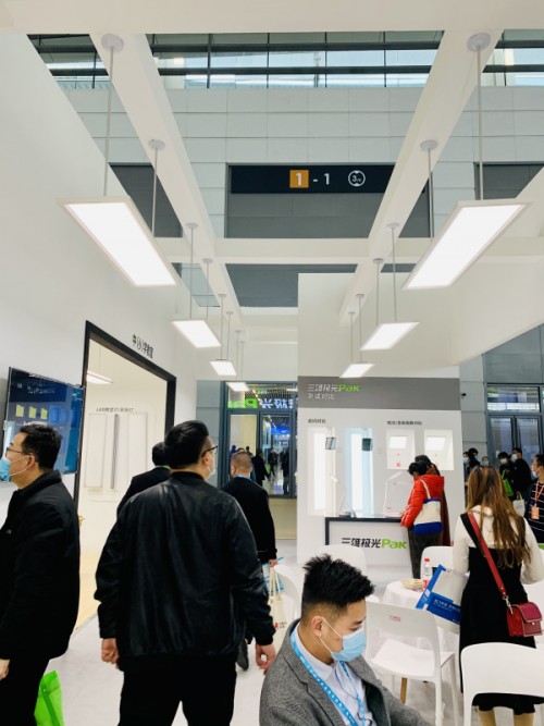 三雄極光再征教裝展 “西引力”大爆發(fā)！