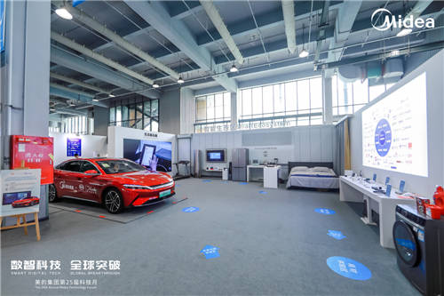重構(gòu)想象，科技圈“闖入者”到底有多颯