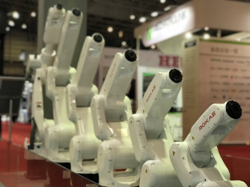 珞石機(jī)器人登陸智博會，揭開柔性協(xié)作機(jī)器人xMate新品神秘面紗