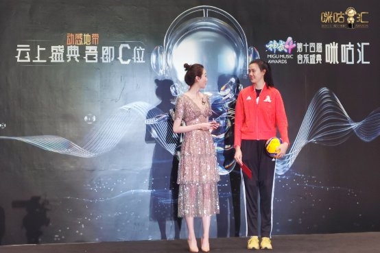 女排國(guó)手跨界破圈首登潮流“C位”，中國(guó)移動(dòng)咪咕為排超注入新時(shí)代氣息