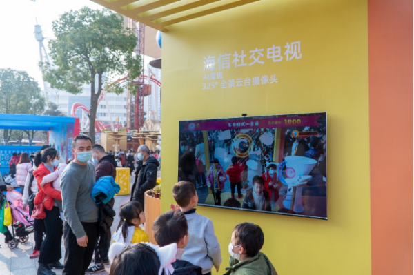 “海信AI國(guó)潮館”落地武漢歡樂谷，社交電視聯(lián)手抖音記錄美好生活