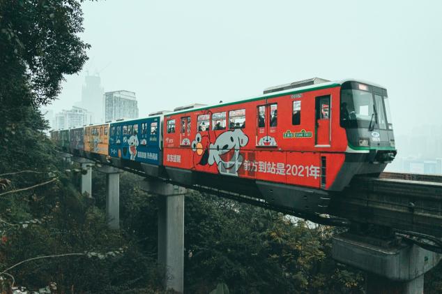 京東吉祥物JOY與芝麻街人物在獨家視頻中首次同框，新的一年祝您“芝麻開門”，收獲更多驚喜！