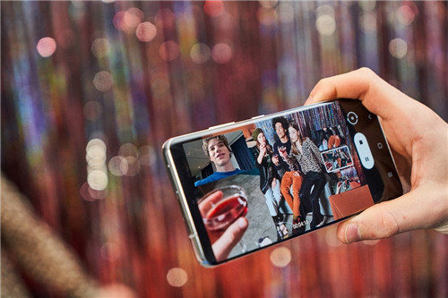 三星Galaxy S21 5G系列今起預(yù)售 超值預(yù)定購機驚喜多多