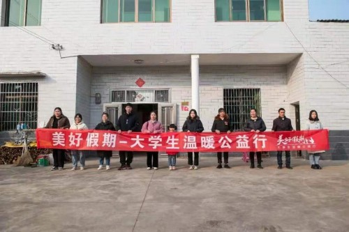 為村民拍攝“第一張”全家福，聯(lián)想公益志愿者蘇萌的這個(gè)假期很特別