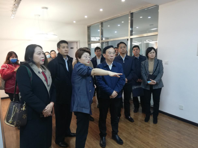 四川省成都市委常委、常務(wù)副市長謝瑞武一行考察調(diào)研高燈自由薪