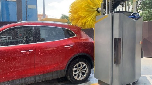 汽車(chē)超人杭州店投放智能洗車(chē)機(jī)器人，為消費(fèi)者帶來(lái)全新服務(wù)體驗(yàn)