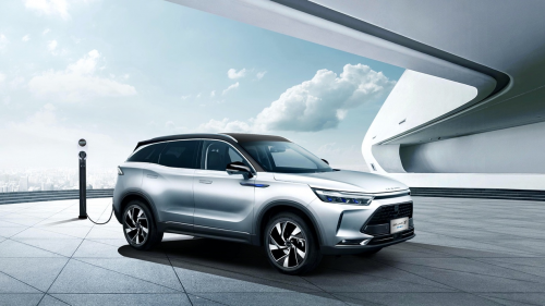 李雪琴車(chē)展首秀 攜BEIJING汽車(chē)兩款新車(chē)U5 PLUS、EU5 PLUS