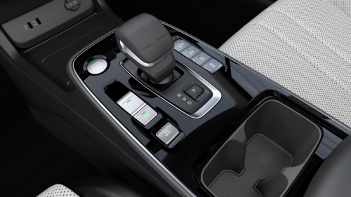 李雪琴車(chē)展首秀 攜BEIJING汽車(chē)兩款新車(chē)U5 PLUS、EU5 PLUS