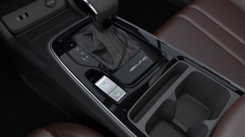 李雪琴車(chē)展首秀 攜BEIJING汽車(chē)兩款新車(chē)U5 PLUS、EU5 PLUS