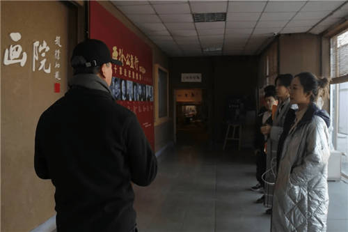 清華大學(xué)在青團(tuán)社找了份神奇兼職，去大西北刷墻！