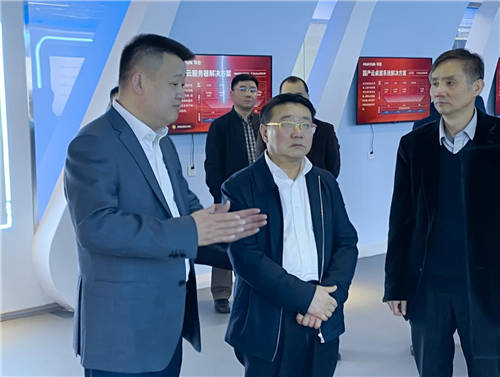 江西省政協(xié)副主席、省工商聯(lián)主席雷元江一行蒞臨華云數(shù)據(jù)調(diào)研考察：鼓勵加強自主創(chuàng)新 提高企業(yè)核心“硬實力”
