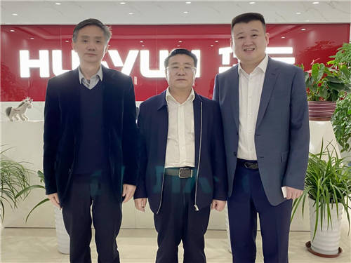 江西省政協(xié)副主席、省工商聯(lián)主席雷元江一行蒞臨華云數(shù)據(jù)調(diào)研考察：鼓勵加強自主創(chuàng)新 提高企業(yè)核心“硬實力”