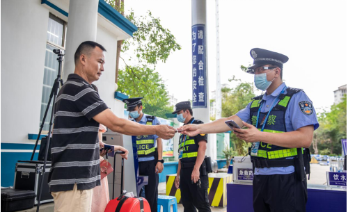 移動(dòng)5G+亮亮AR眼鏡助力“科技興警” ，攜手共建5G智慧新警務(wù)
