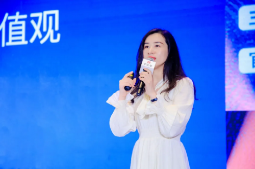 真人力出席2021中國品牌博鰲峰會(huì)，創(chuàng)始人CEO曾麗曉接受CCTV專訪