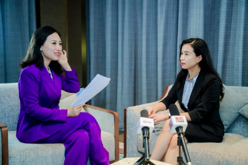 真人力出席2021中國品牌博鰲峰會(huì)，創(chuàng)始人CEO曾麗曉接受CCTV專訪