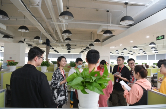 新職業(yè)故事：作業(yè)幫三個(gè)95后輔導(dǎo)老師在成都